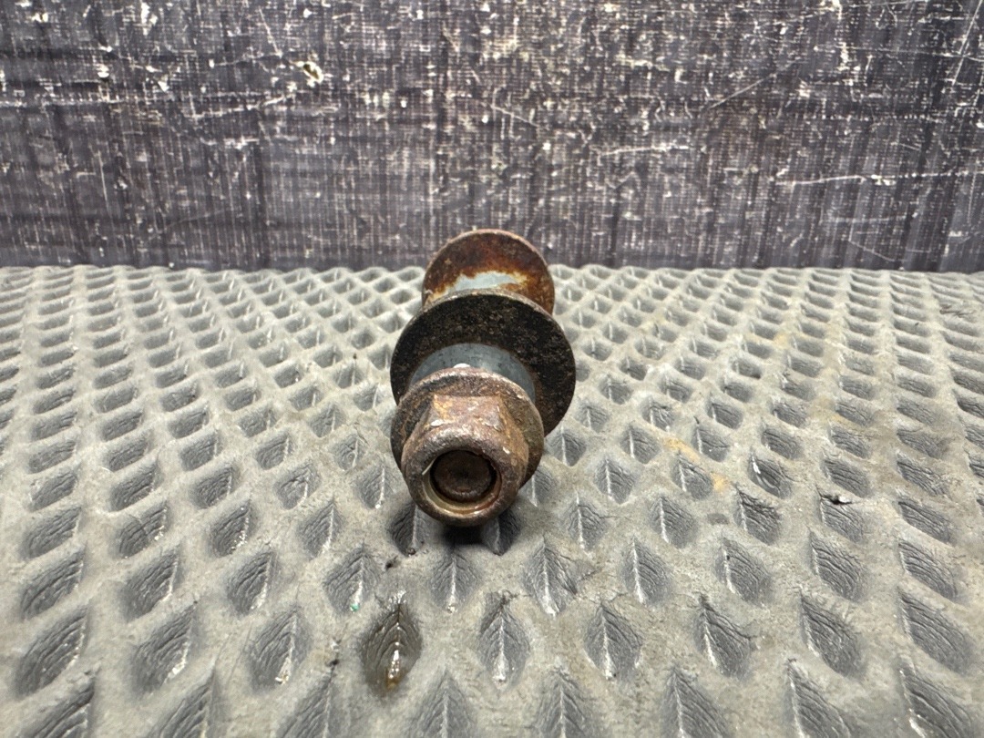 Болт развальный, 710 рублей, Красноярск