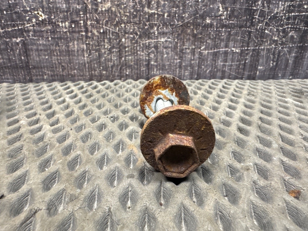 Болт развальный, 710 рублей, Красноярск