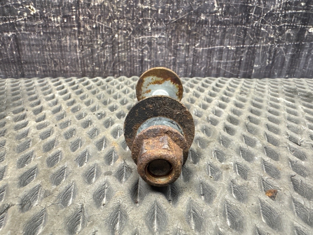 Болт развальный, 710 рублей, Красноярск