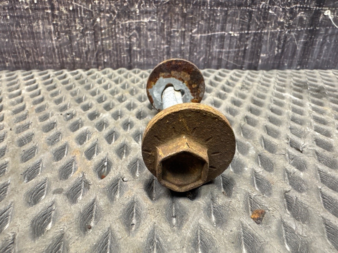 Болт развальный, 710 рублей, Красноярск