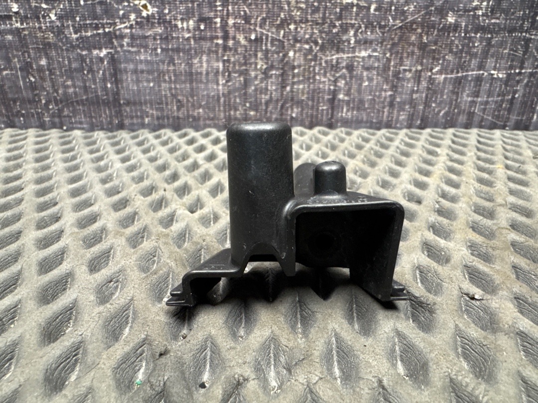 Направляющая замка лючка бензобака, 1010 рублей, Красноярск