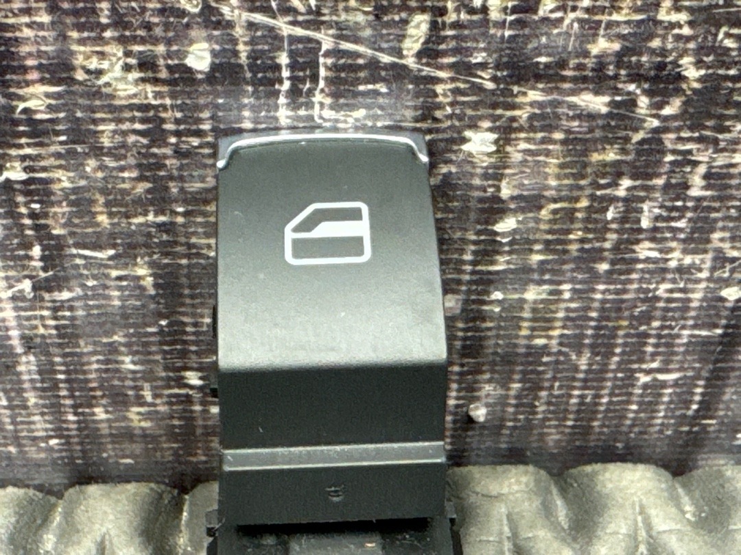 Кнопка стеклоподъемника, 620 рублей, Красноярск