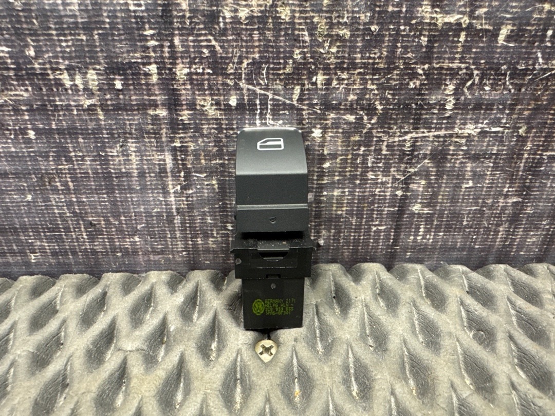 Кнопка стеклоподъемника, 620 рублей, Красноярск