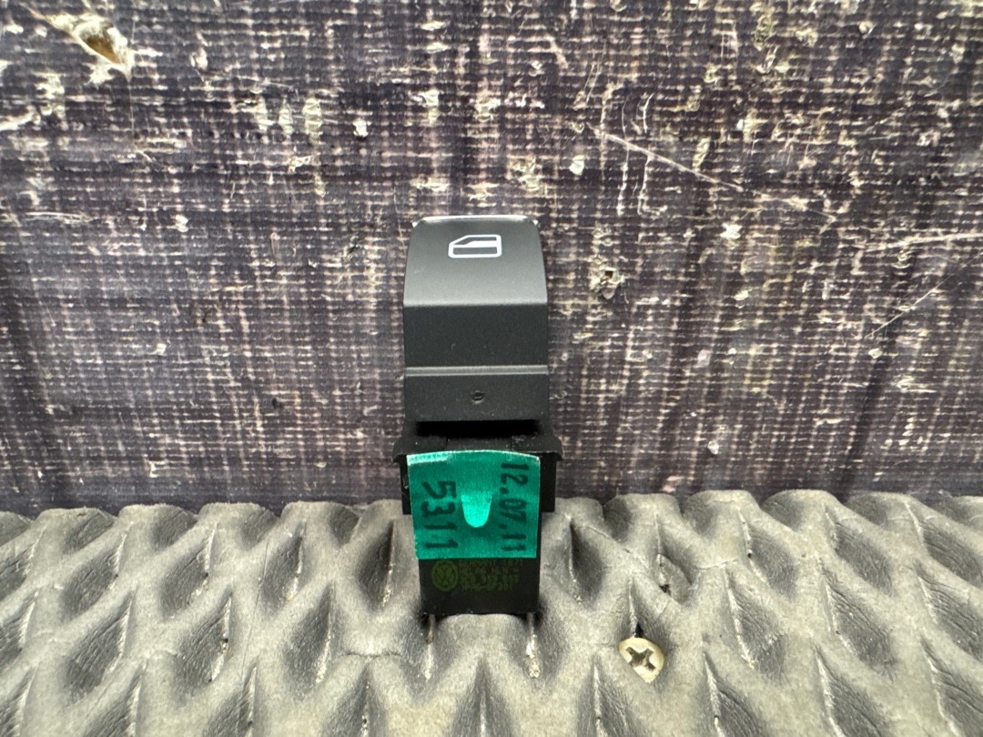 Кнопка стеклоподъемника, 620 рублей, Красноярск