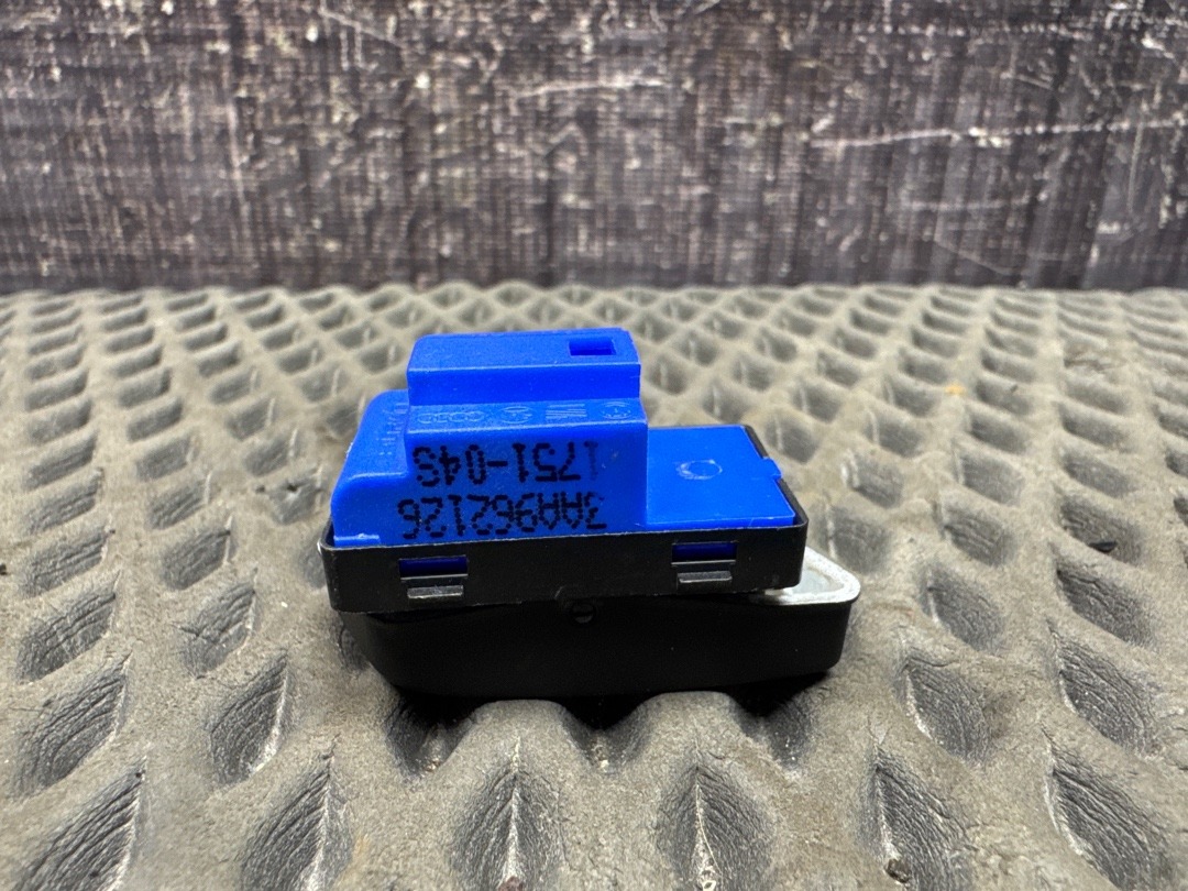 Кнопка центрального замка, 660 рублей, Красноярск