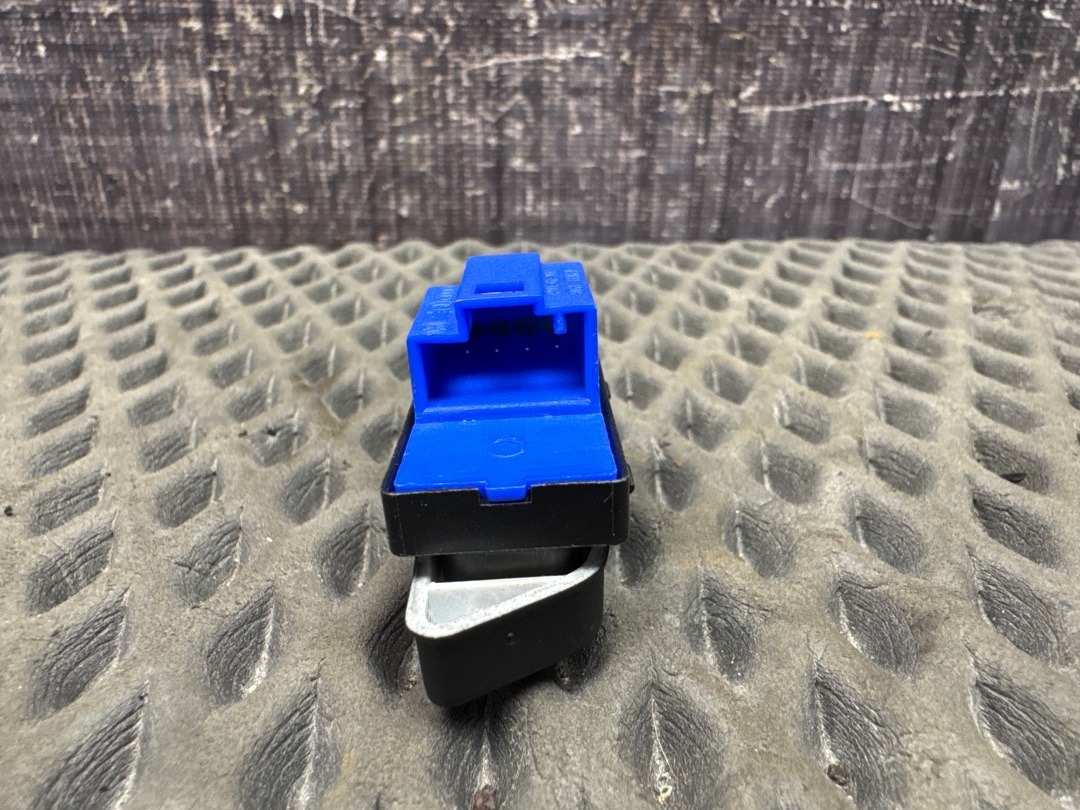 Кнопка центрального замка, 660 рублей, Красноярск