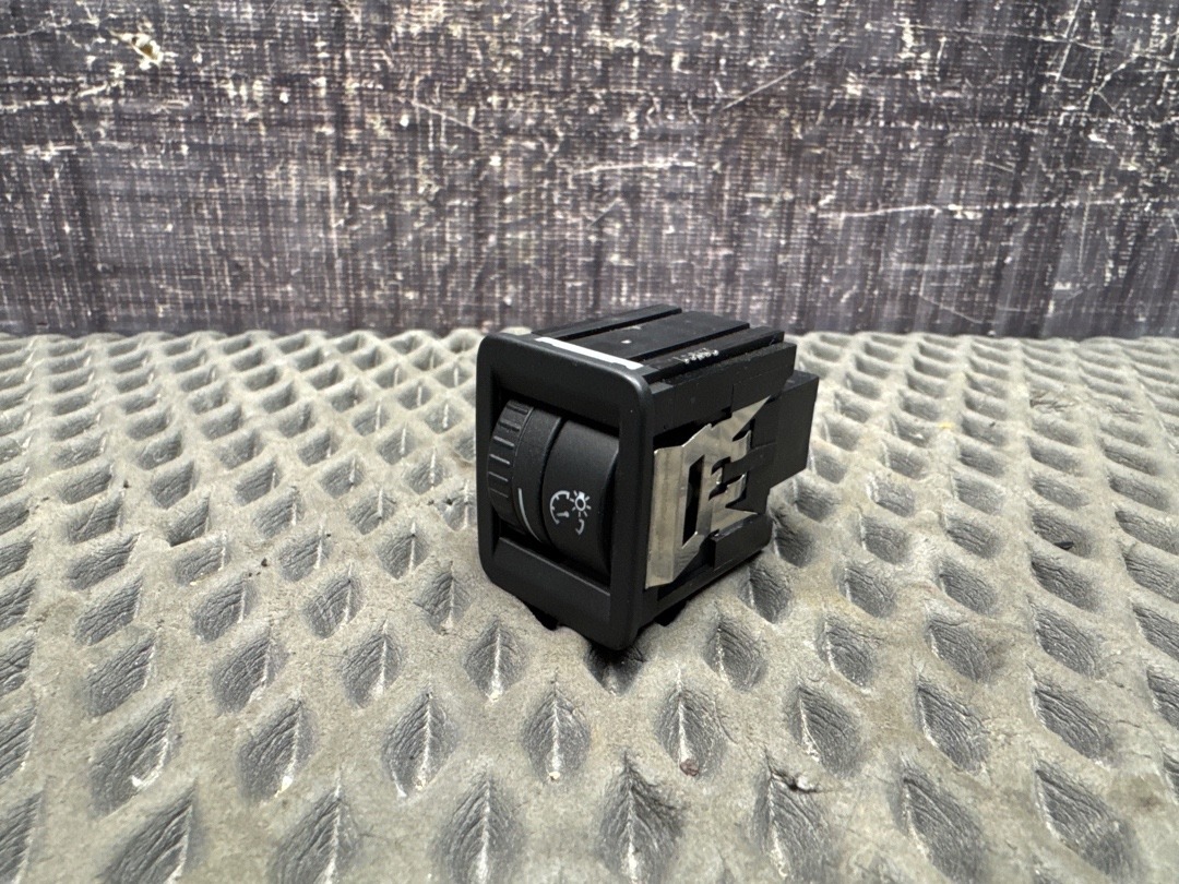 Кнопка яркости подсветки, 520 рублей, Красноярск