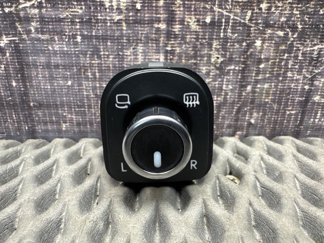 Кнопка регулировки зеркал, 2020 рублей, Красноярск