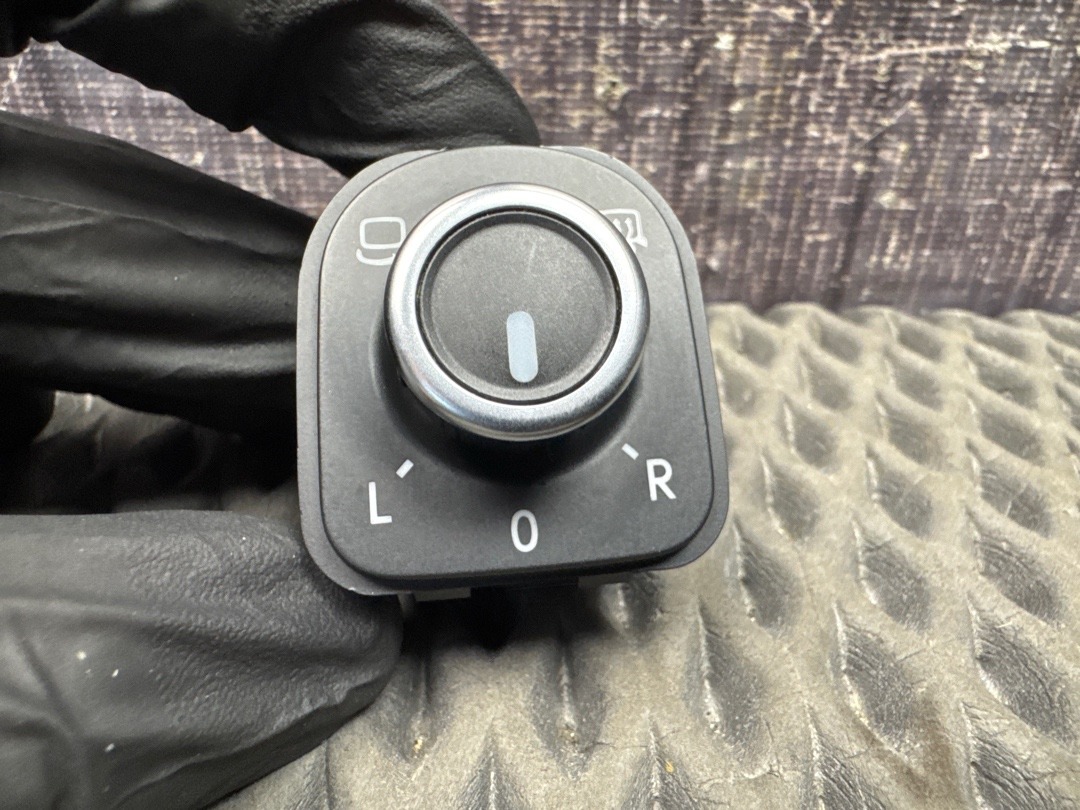 Кнопка регулировки зеркал, 2020 рублей, Красноярск