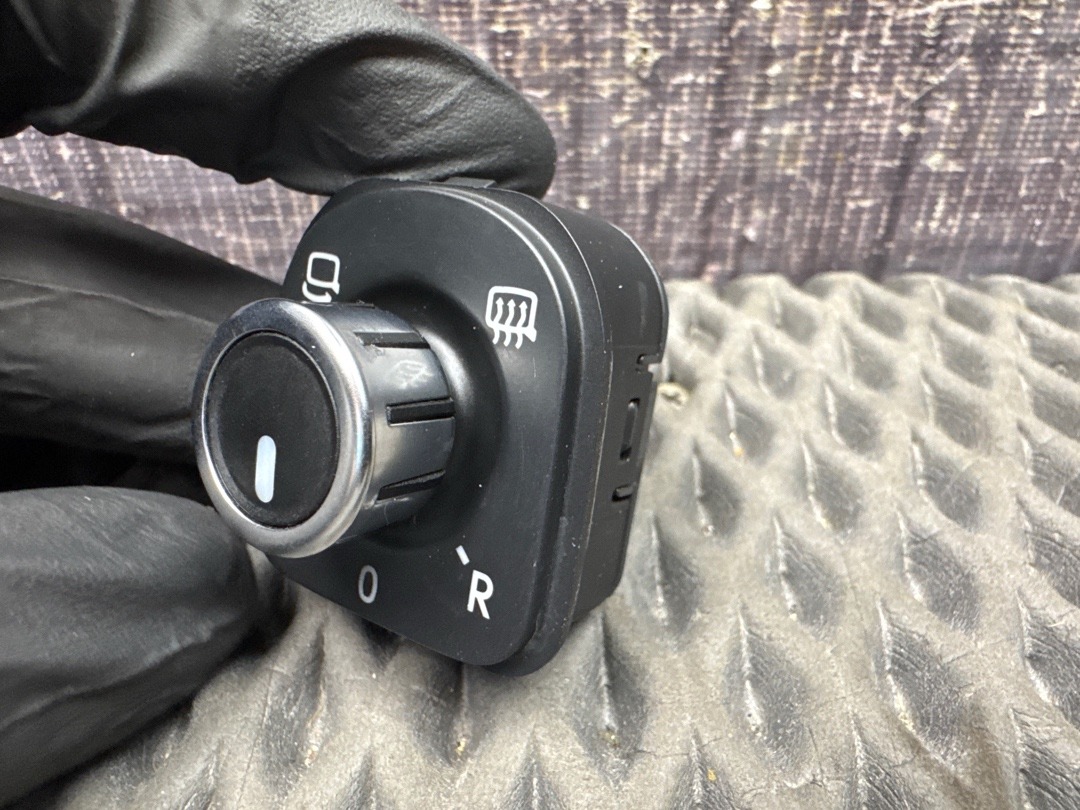 Кнопка регулировки зеркал, 2020 рублей, Красноярск