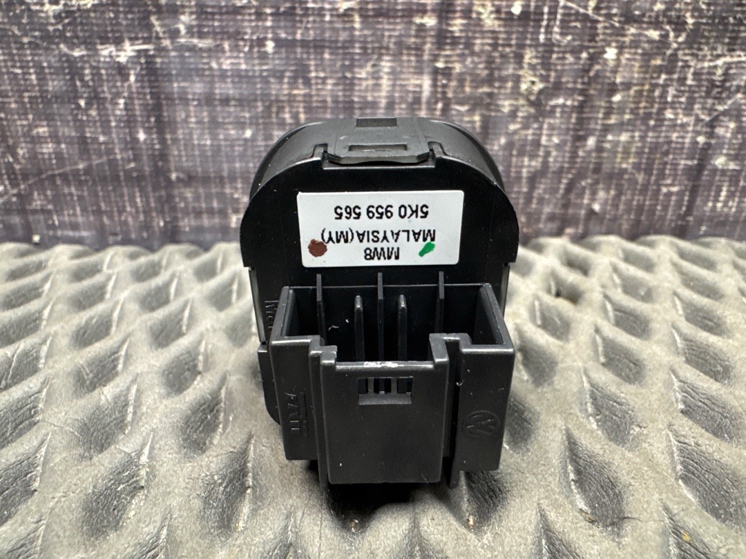 Кнопка регулировки зеркал, 2020 рублей, Красноярск