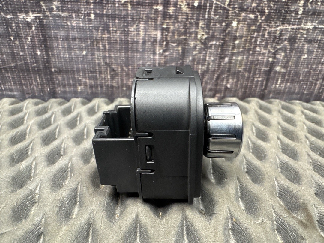 Кнопка регулировки зеркал, 2020 рублей, Красноярск