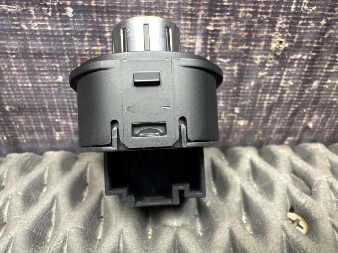 Кнопка регулировки зеркал, 2020 рублей, Красноярск