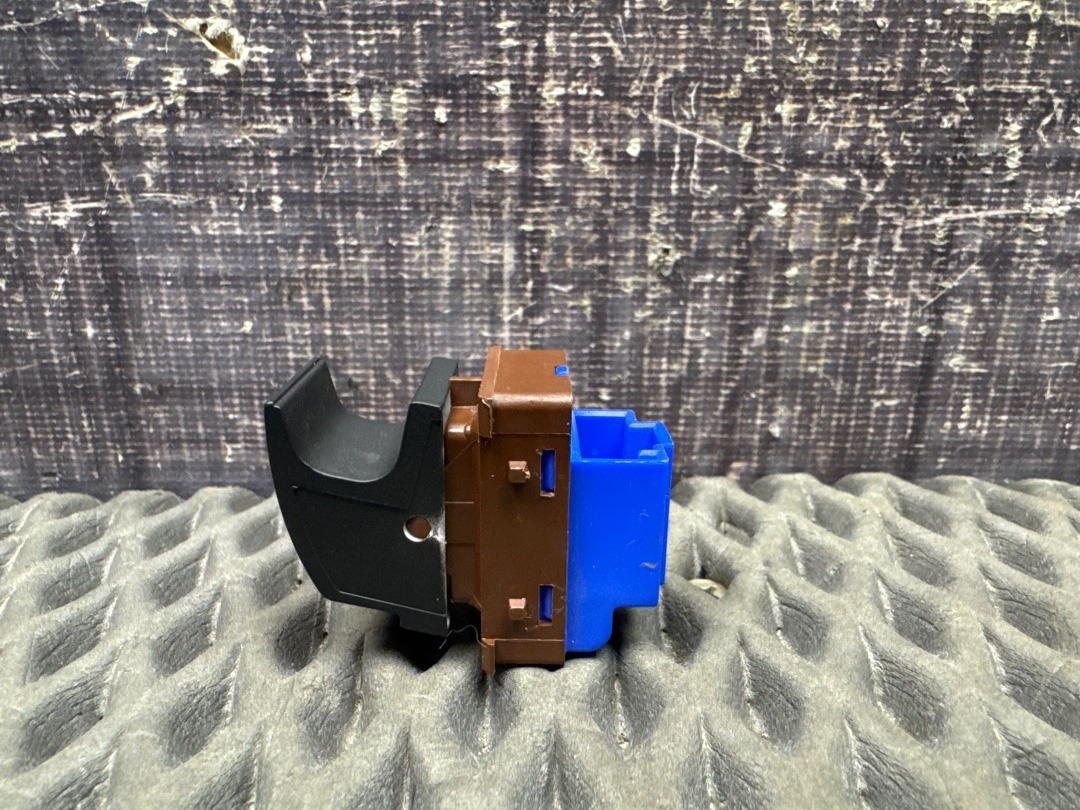 Кнопка открывания багажника, 910 рублей, Красноярск