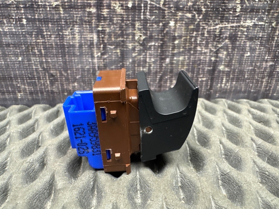 Кнопка открывания багажника, 910 рублей, Красноярск