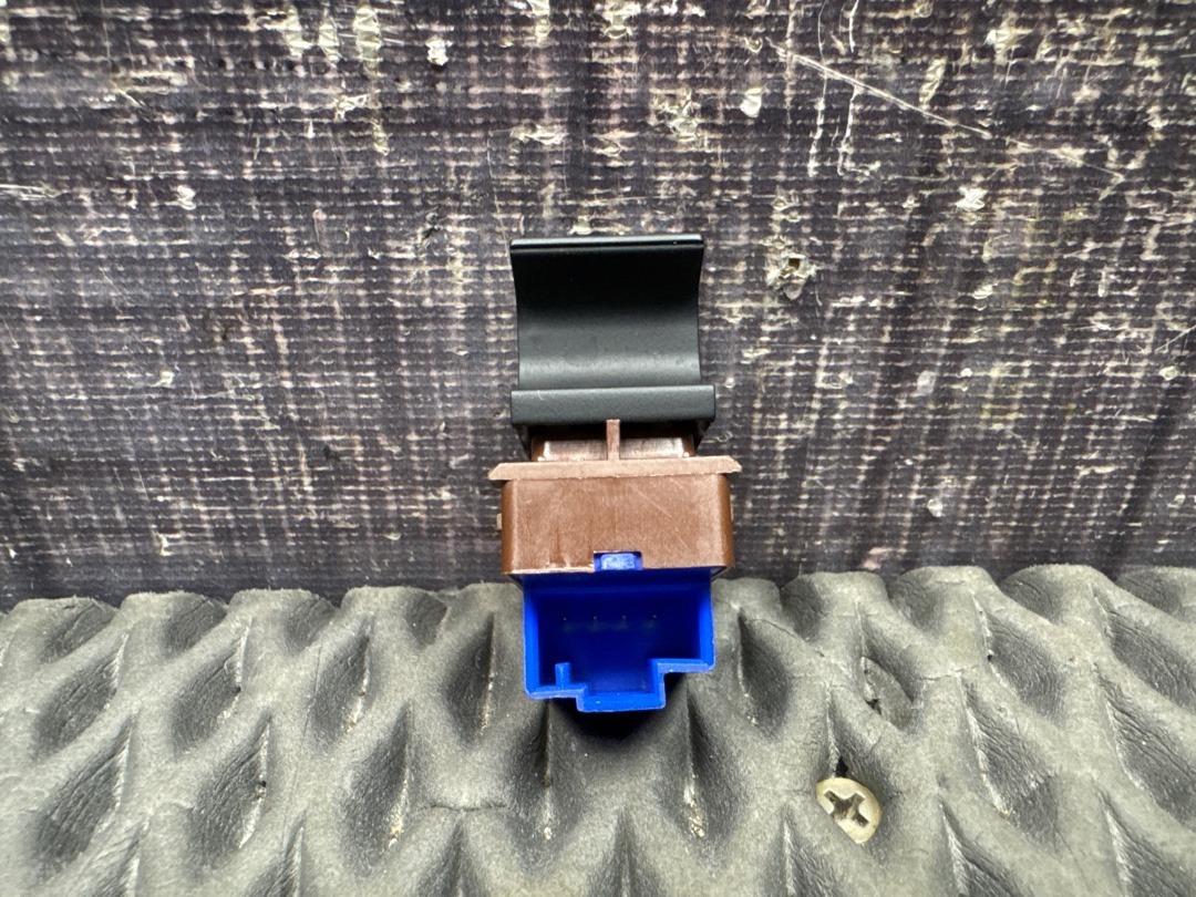 Кнопка открывания багажника, 910 рублей, Красноярск