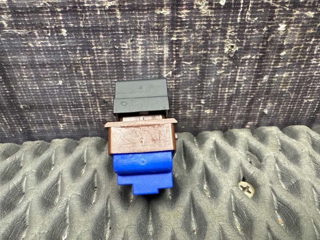 Кнопка открывания багажника, 910 рублей, Красноярск