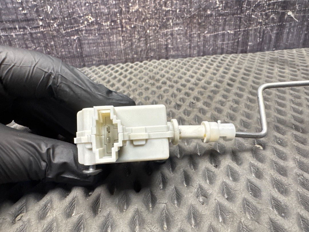 Замок лючка бензобака, 1830 рублей, Красноярск