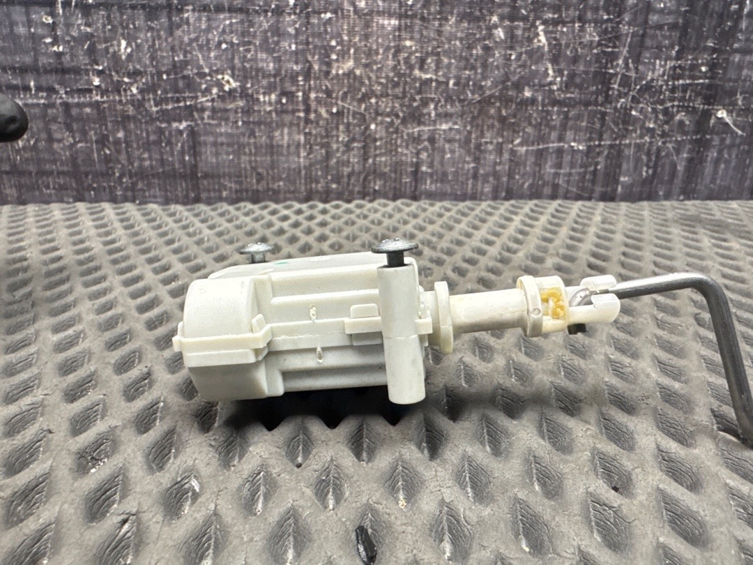 Замок лючка бензобака, 1830 рублей, Красноярск