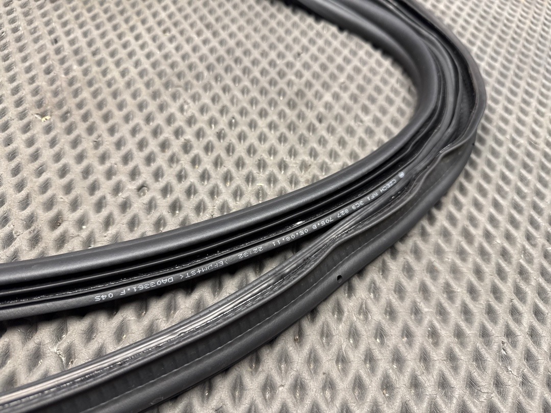 Уплотнитель крышки багажника, 1060 рублей, Красноярск