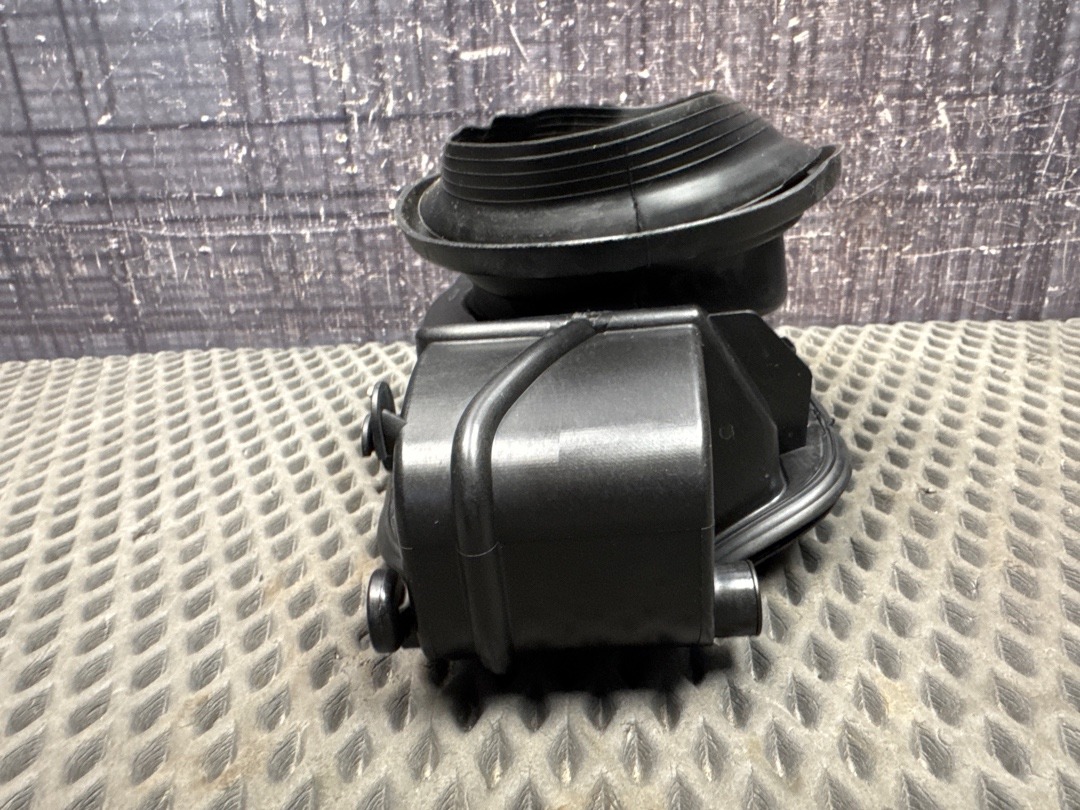 Лючок бензобака, 800 рублей, Красноярск