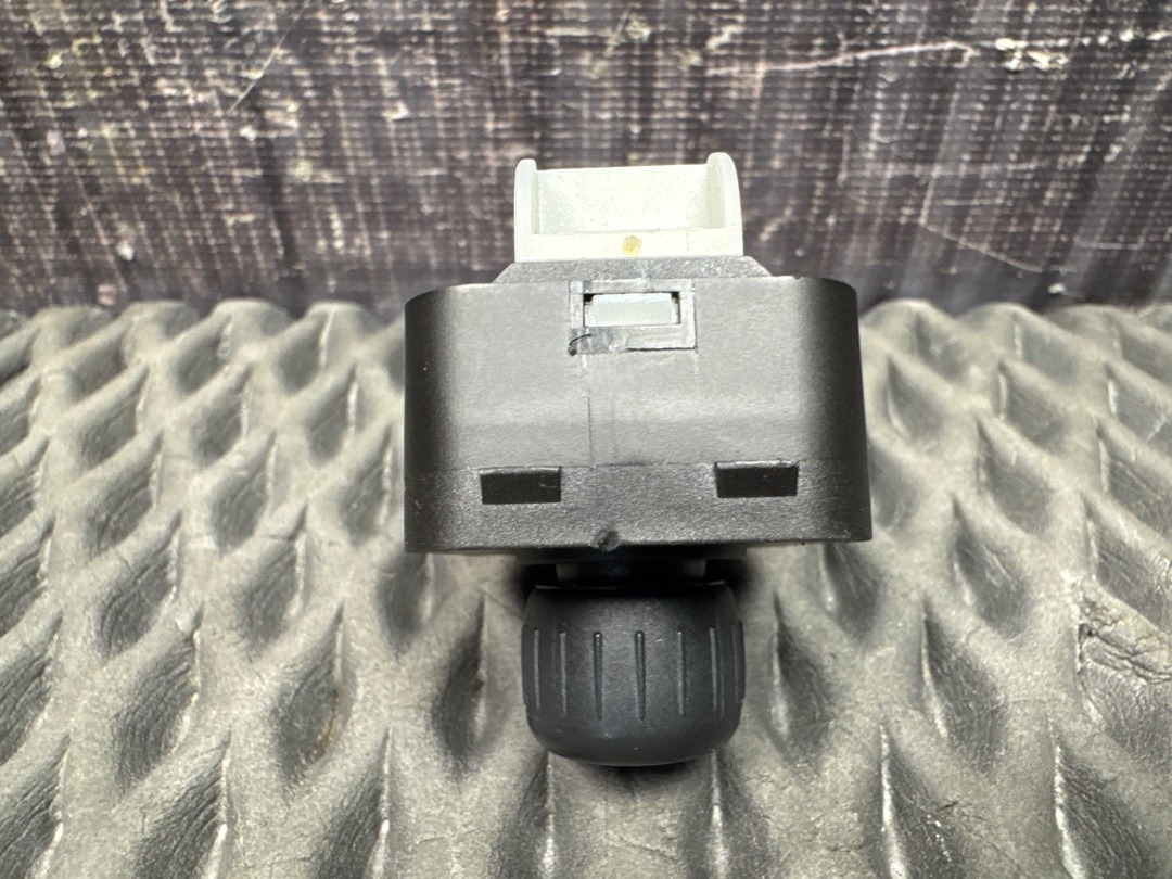 Кнопка регулировки зеркал, 1420 рублей, Красноярск