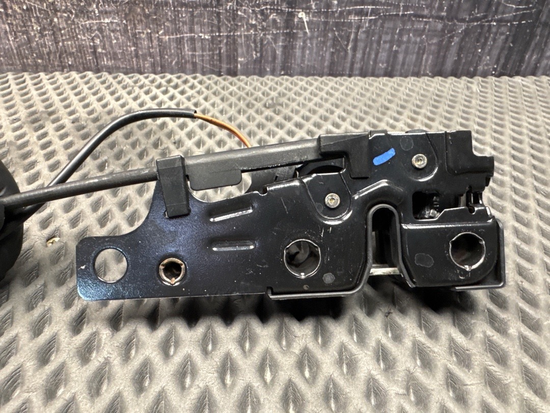 Замок капота, 1820 рублей, Красноярск