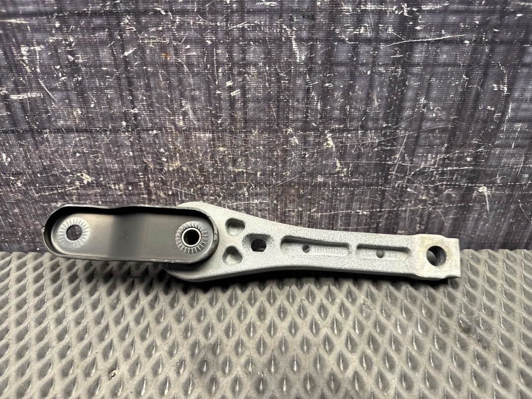 Опора двигателя, 970 рублей, Красноярск