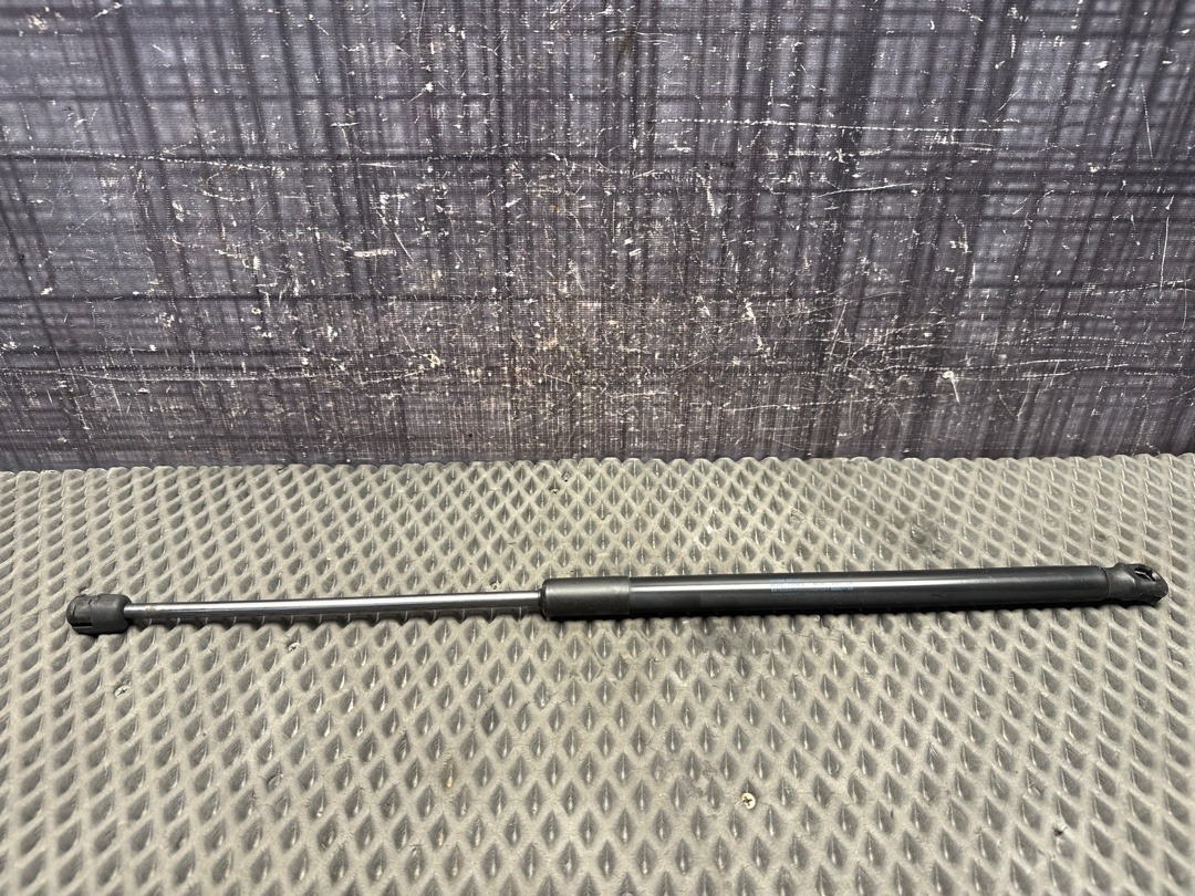 Амортизатор багажника, 610 рублей, Красноярск