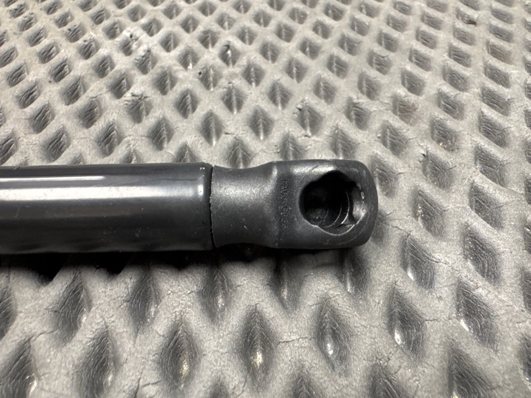 Амортизатор багажника, 610 рублей, Красноярск