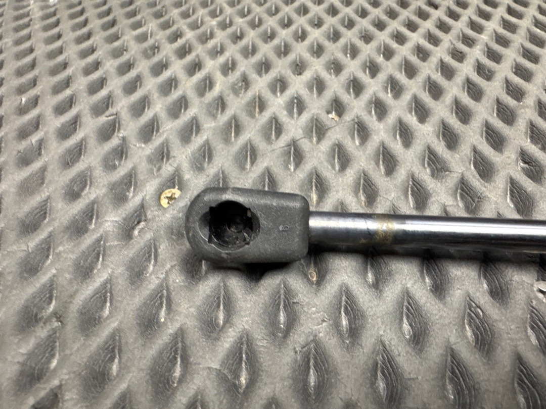 Амортизатор багажника, 610 рублей, Красноярск