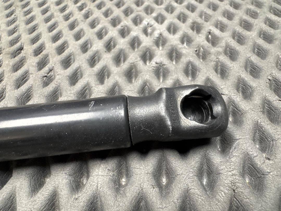 Амортизатор багажника, 610 рублей, Красноярск