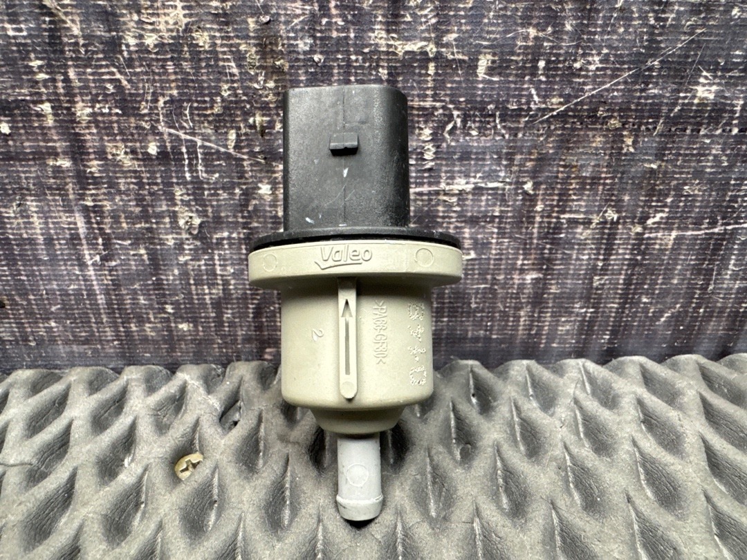 Клапан вентиляции топливного бака, 1380 рублей, Красноярск