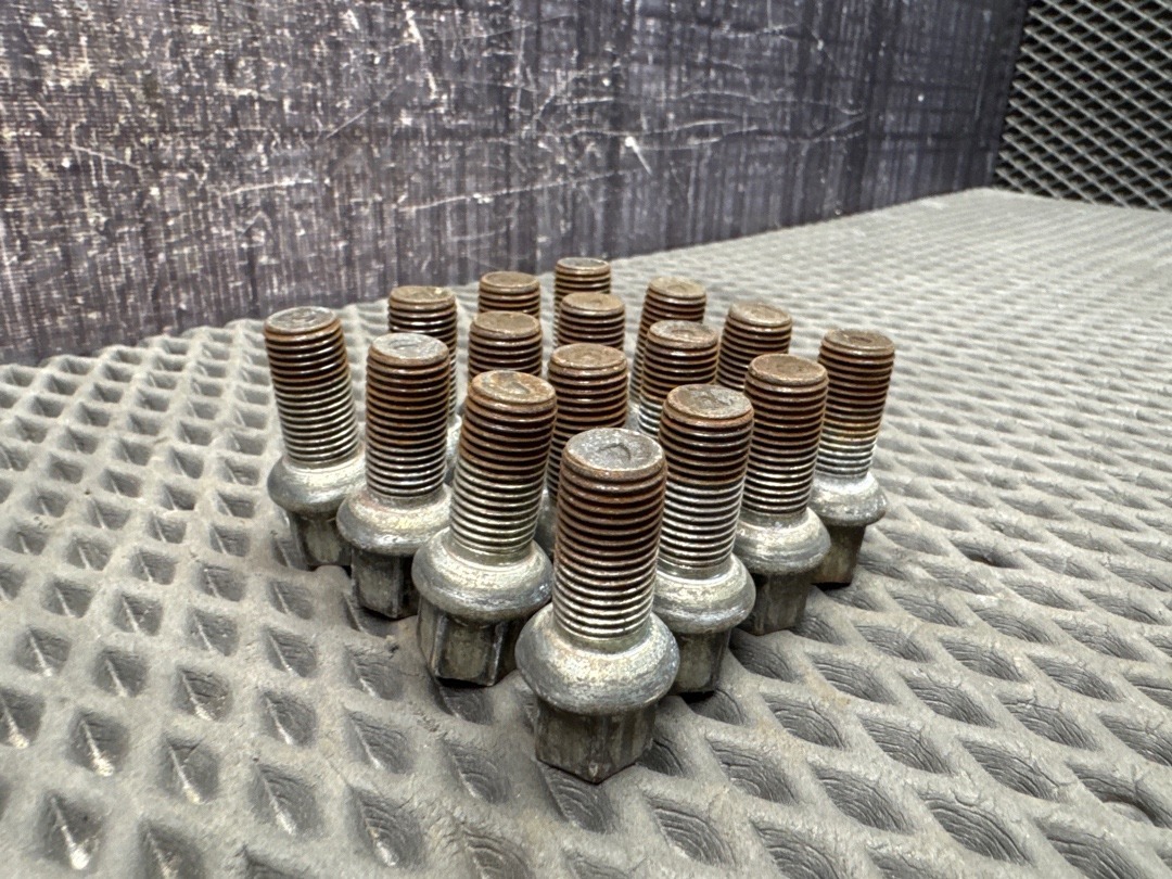 Комплект колесных болтов, 3120 рублей, Красноярск