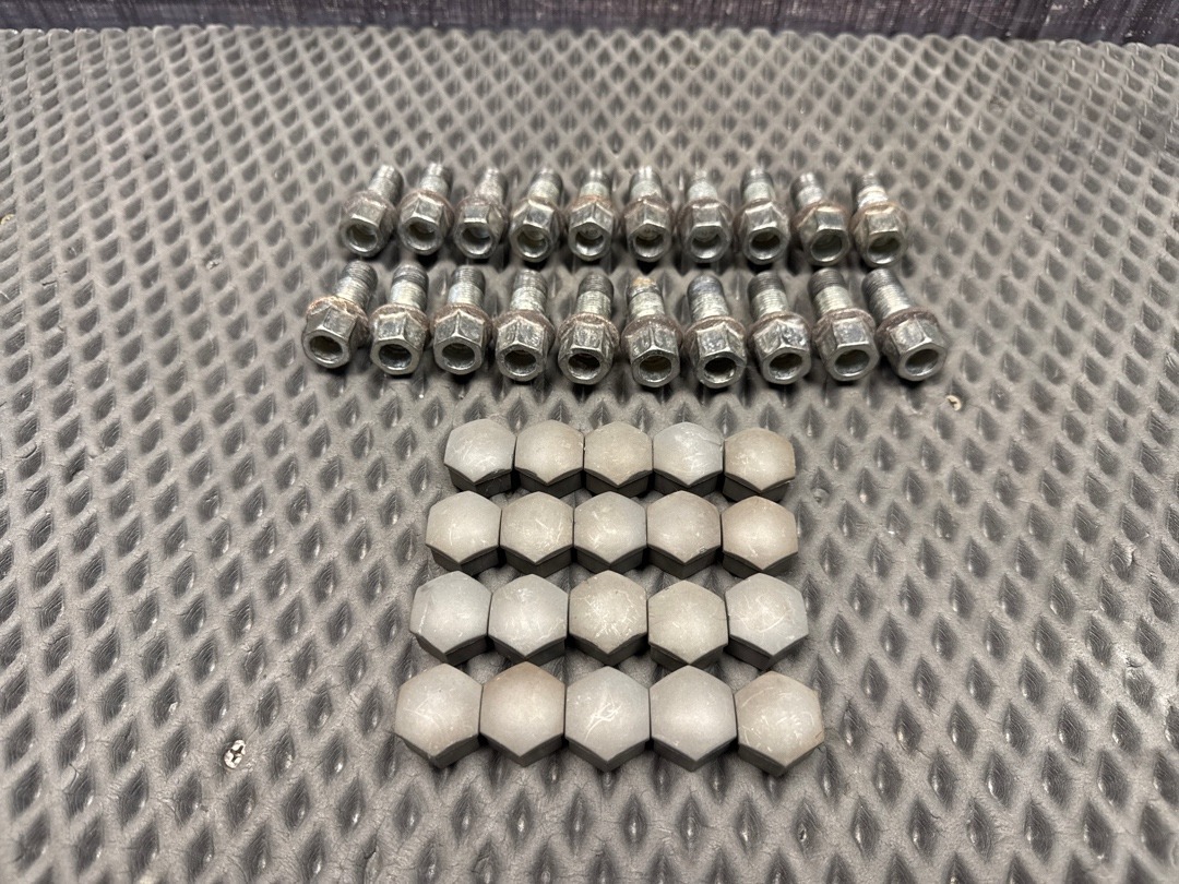 Комплект колесных болтов, 3420 рублей, Красноярск