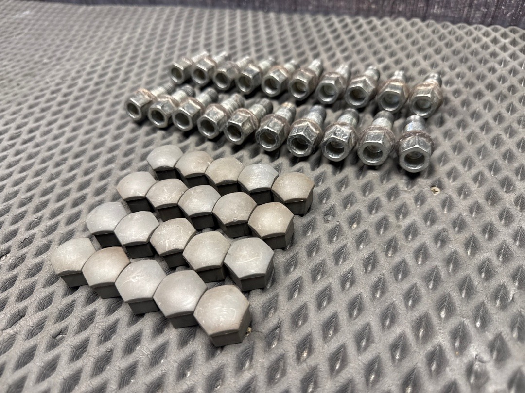 Комплект колесных болтов, 3420 рублей, Красноярск