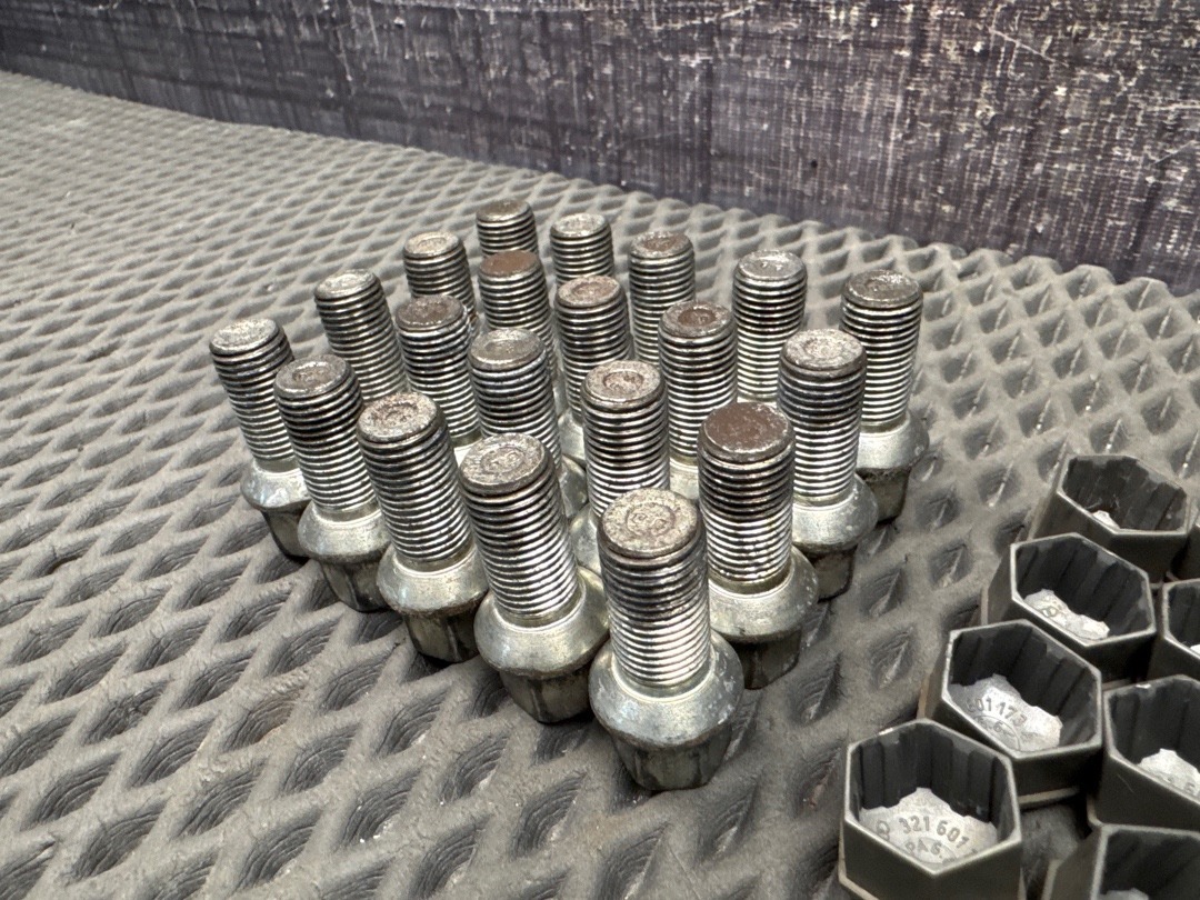 Комплект колесных болтов, 3420 рублей, Красноярск