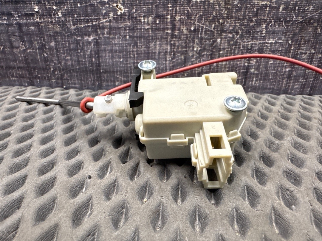 Замок лючка бензобака, 1140 рублей, Красноярск