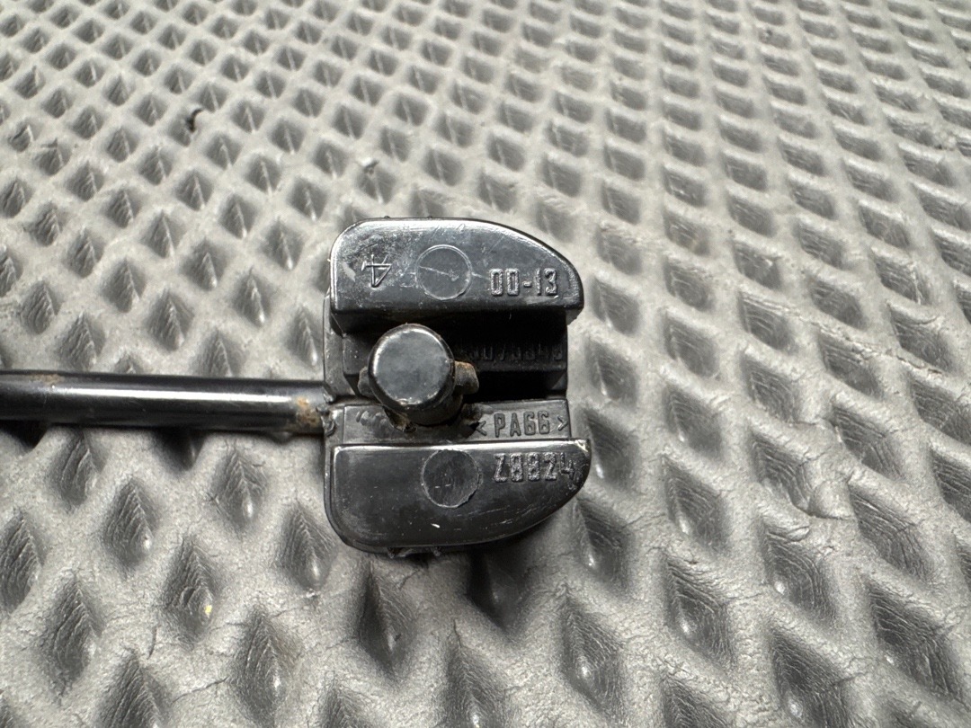 Упор капота, 400 рублей, Красноярск