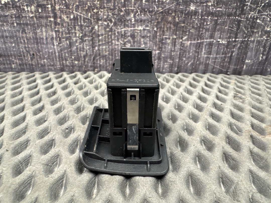 Кнопка стеклоподъемника, 552 рублей, Красноярск