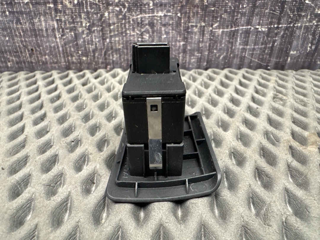 Кнопка стеклоподъемника, 552 рублей, Красноярск