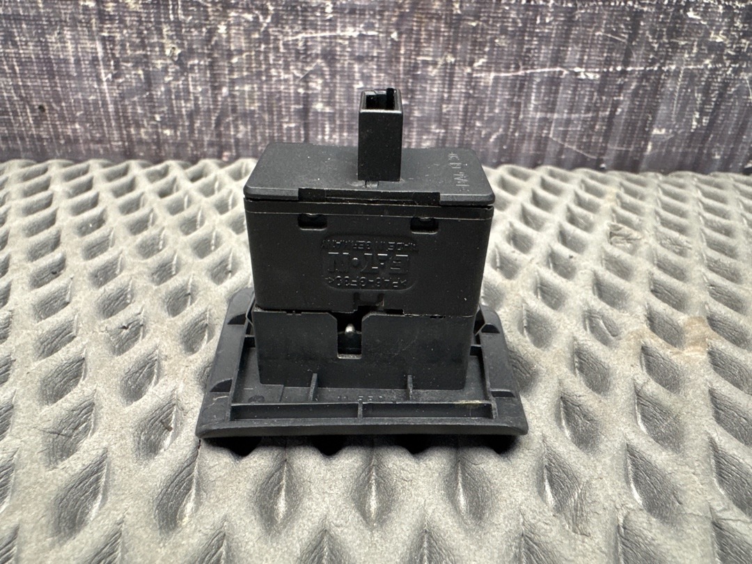 Кнопка стеклоподъемника, 552 рублей, Красноярск