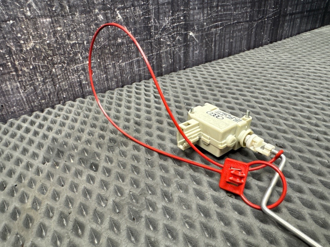 Замок лючка бензобака, 930 рублей, Красноярск