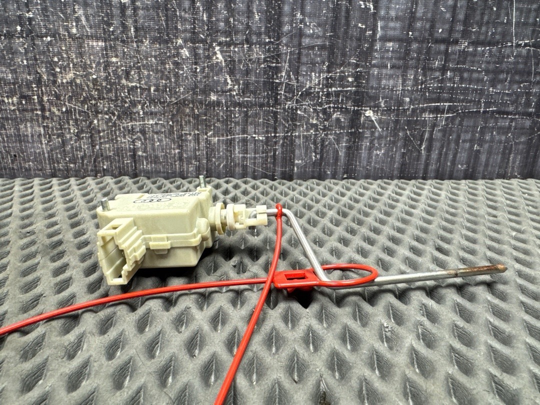 Замок лючка бензобака, 930 рублей, Красноярск