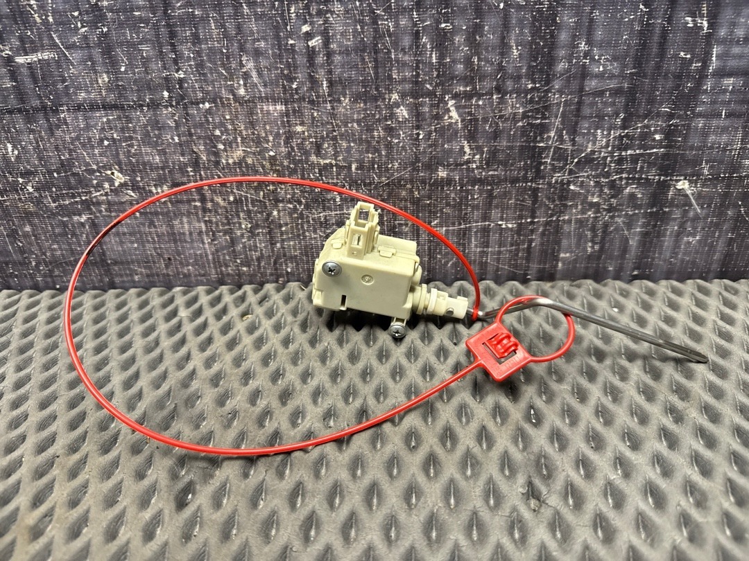 Замок лючка бензобака, 930 рублей, Красноярск