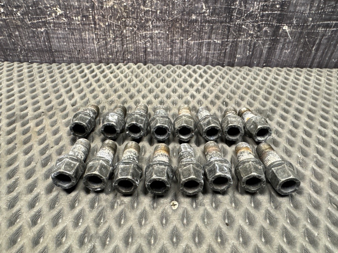 Комплект колесных болтов, 2780 рублей, Красноярск