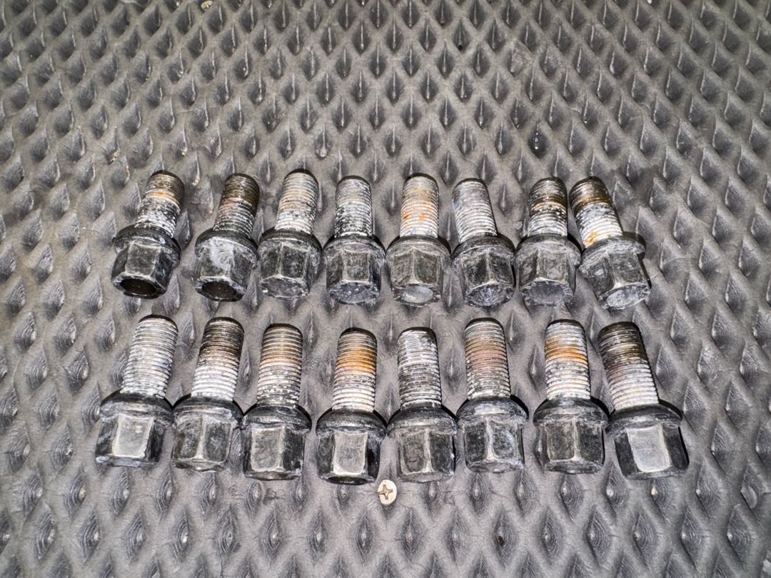 Комплект колесных болтов, 2780 рублей, Красноярск