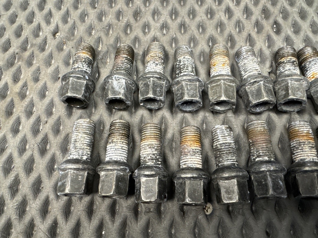 Комплект колесных болтов, 2780 рублей, Красноярск