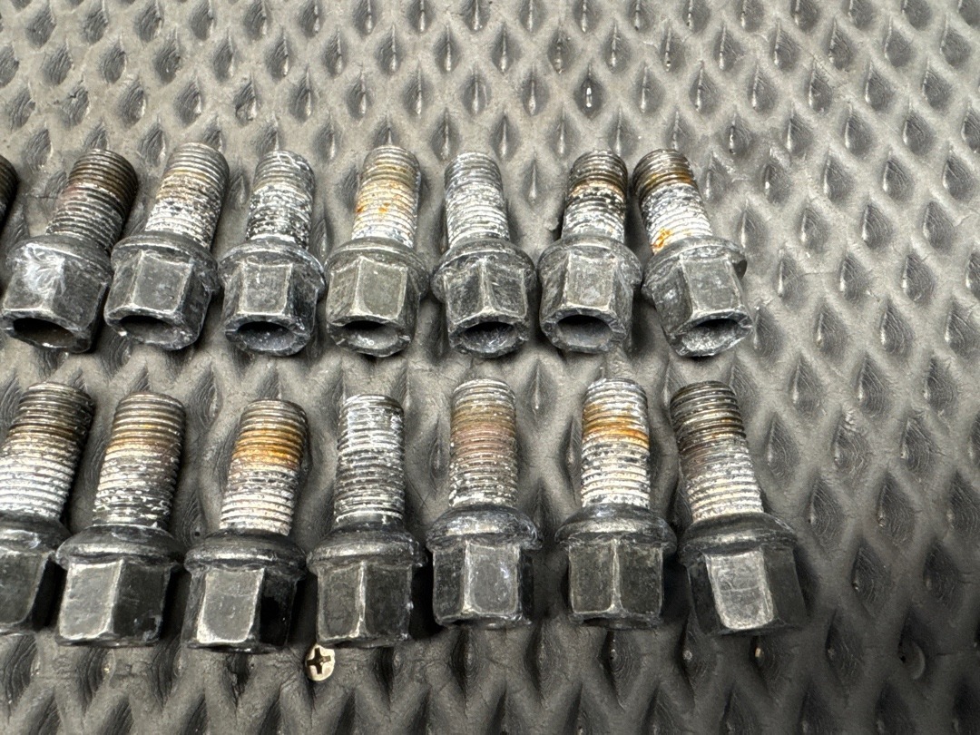 Комплект колесных болтов, 2780 рублей, Красноярск