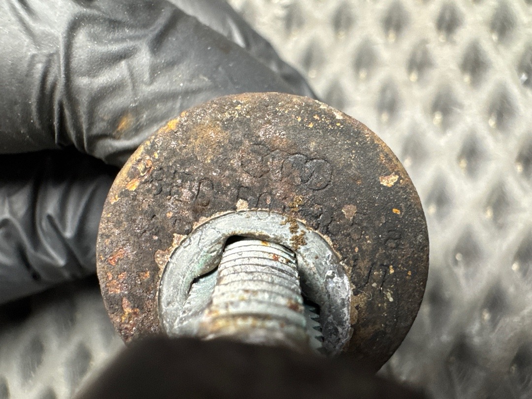 Болт развальный, 820 рублей, Красноярск